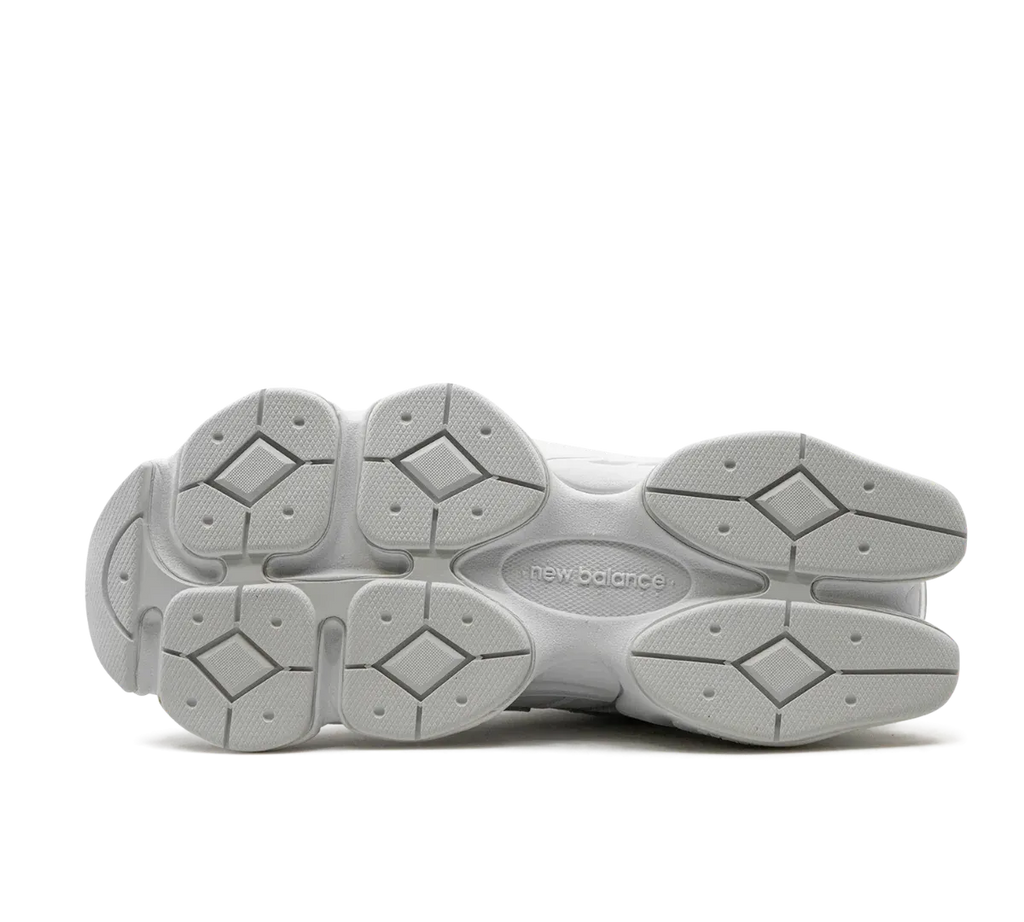 New Balance 9060 White – Moderno Sneaker con Diseño Marcado